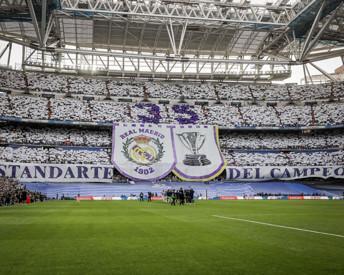 Estadio Santiago Bernabéu tribünleri. ⚪️🟣