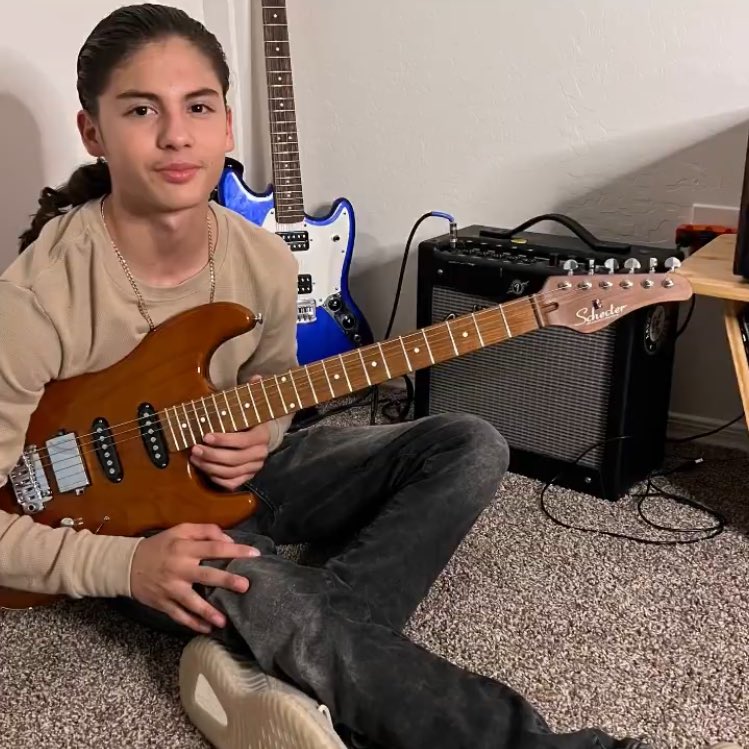 te amo pra sempre. feliz aniversário, meu garoto. você é e sempre vai ser a minha pessoa favorita nesse mundo. ♥️