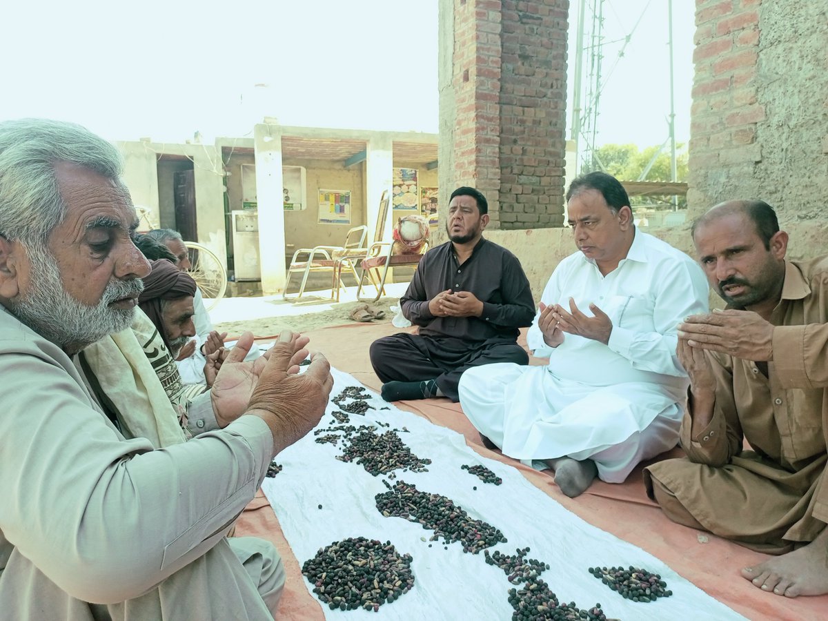 pirImranskhagga's tweet photo. حلقہ میں مصروف دن گزارا
مختلف مقامات پر فاتحہ خوانی کی اور قل خوانی میں شرکت کی لواحقین سے اظہار تعزیت کی مرحوم کے بلند درجات کیلئے دعائے مغفرت کی پیر شفیق احمد شاہ کھگہ اور پیر سید زاہد حسین شاہ بخاری بھی ہمراہ تھے
#PP208
#PTIMianChannu https://t.co/XoUEMHD886
