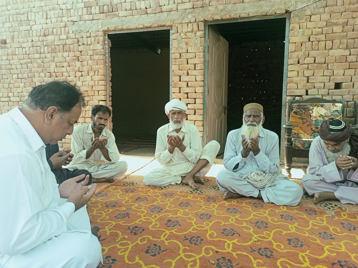 pirImranskhagga's tweet photo. حلقہ میں مصروف دن گزارا
مختلف مقامات پر فاتحہ خوانی کی اور قل خوانی میں شرکت کی لواحقین سے اظہار تعزیت کی مرحوم کے بلند درجات کیلئے دعائے مغفرت کی پیر شفیق احمد شاہ کھگہ اور پیر سید زاہد حسین شاہ بخاری بھی ہمراہ تھے
#PP208
#PTIMianChannu https://t.co/XoUEMHD886