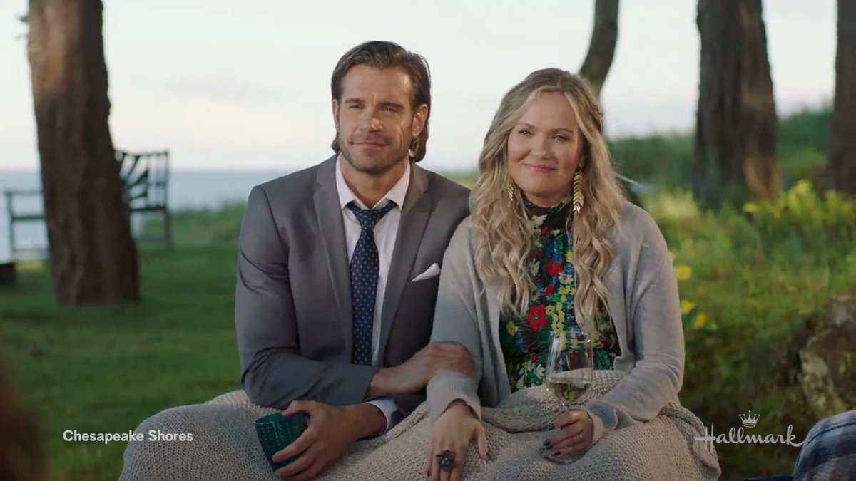 teamchessies's tweet photo. Are we getting an "I love you" tonight?? #Bruke @EmilieUllerup @stephenhuszar

@hallmarkchannel @SCHeartHome @DPaulsonProds #ChesapeakeShores #Chessies #ChesapeakeChristmas #MoreObriens https://t.co/qJB564jnIm