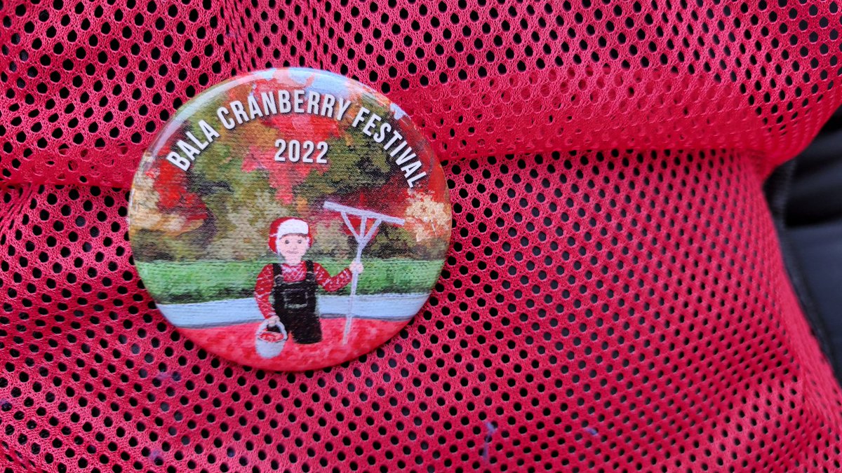 muskokapride's tweet photo. Muskoka Pride is pleased once again to be volunteering at the Bala Cranberry Festival. The Festival is open today until 3pm. We're at the end of Maple Ave by River St - Come say hi!
#CranFest #Bala #Muskoka #muskokapride https://t.co/EoO5LS8zH7