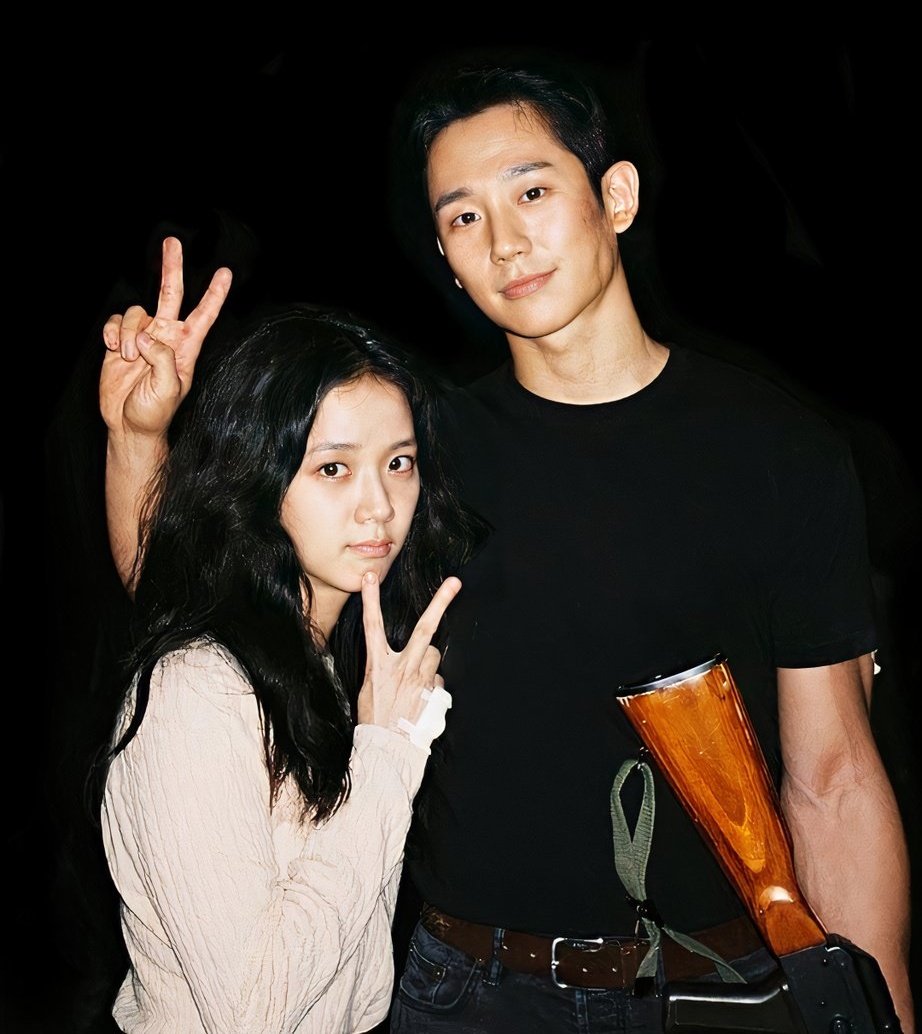 Sintha_da's tweet photo. Sekarang pegangan nya lightstik bukan pistol lagi 😭😭😭 
#JISOO #JungHaeIn #HAESOO https://t.co/uTBcFVlB4Y