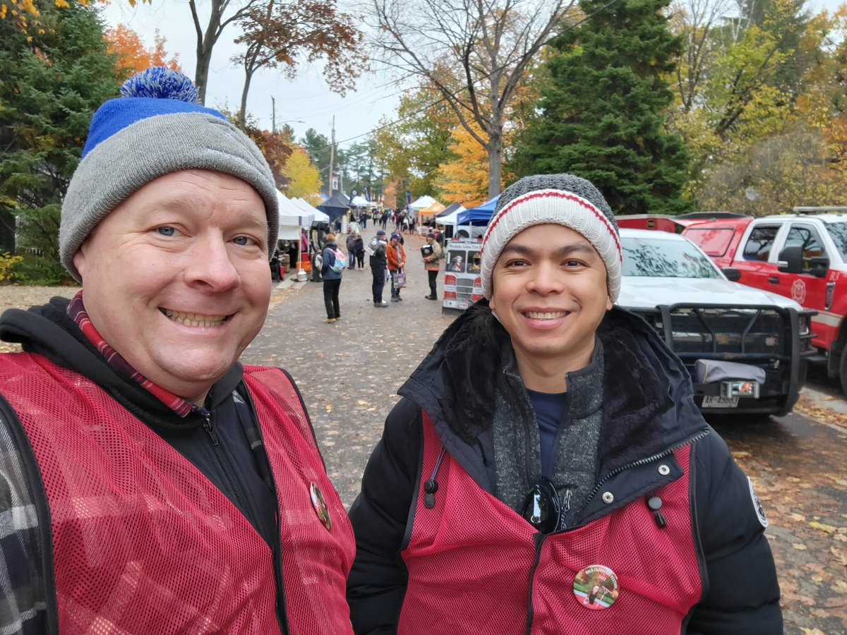 muskokapride's tweet photo. Muskoka Pride is pleased once again to be volunteering at the Bala Cranberry Festival. The Festival is open today until 3pm. We're at the end of Maple Ave by River St - Come say hi!
#CranFest #Bala #Muskoka #muskokapride https://t.co/EoO5LS8zH7
