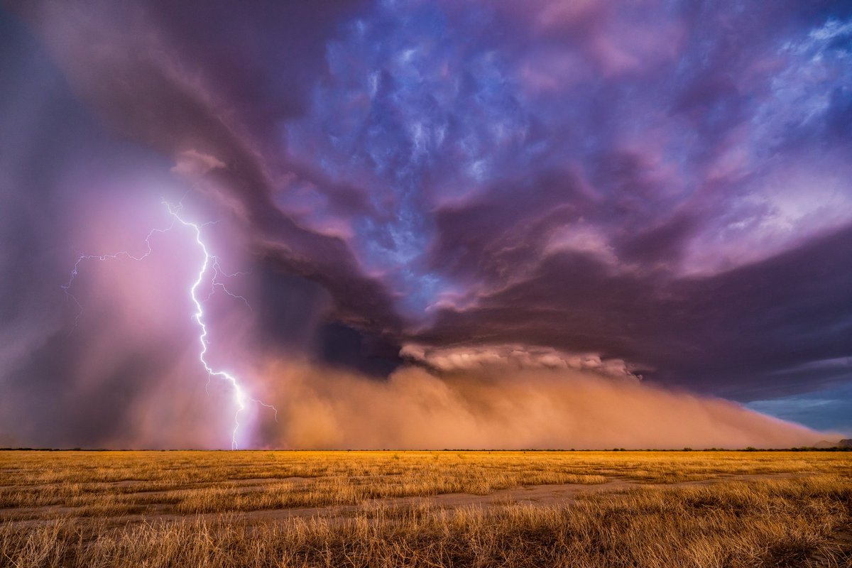 Since I missed all the fun shear yesterday, here’s one from back in July, on another day with 40 knots of shear, paired with a haboob and deep purple sunset colors 💜