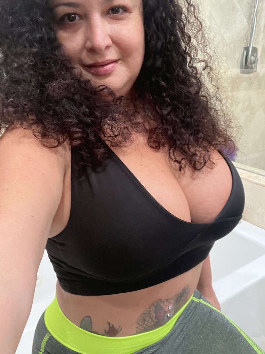 RubiDiamond21's tweet photo. Gym time….I’m dragging happy Sunday everyone 💋💋💋 https://t.co/jMzFvD1fCZ