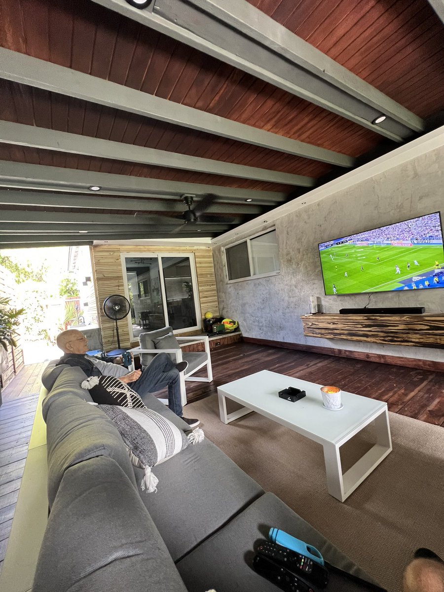 Disfrutando del #ClasicoEspanol <a href="/espnespanol/">espnespañol</a> con los comentarios de <a href="/fernandopalomo/">Fernando Palomo ESPN®️</a> y <a href="/hugosanchez_9/">Hugo Sánchez</a>