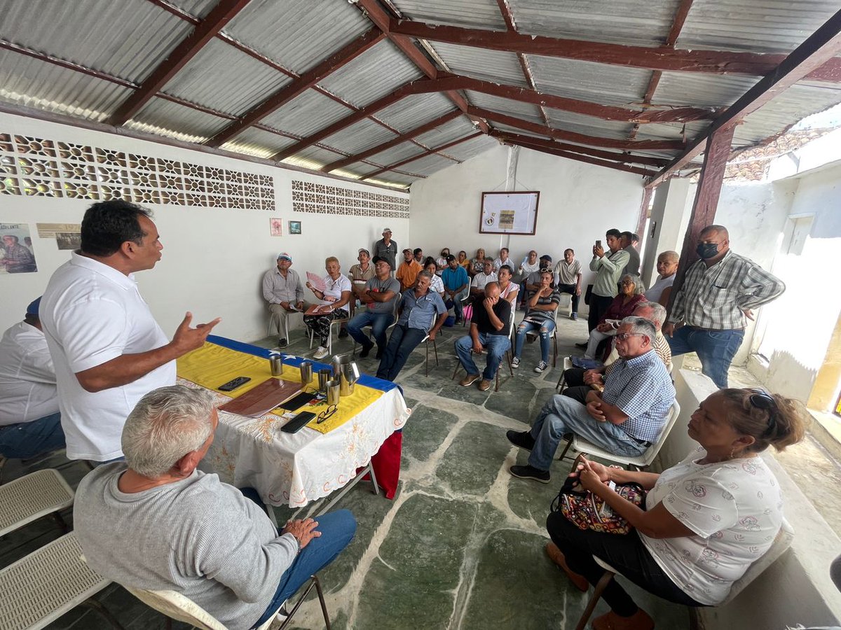 sirit_eliezer's tweet photo. Nuestro accionar por una venezuela libre no sé detiene, este sábado 15/10/022 estuvimos en Churuguara reunido con los principales directivos de AD en resistencia de los municipios Unión y Federación. Seguimos avanzando para hacer de @prospericarlos nuestro candidato presidencial. https://t.co/Nbdzc5BiJY