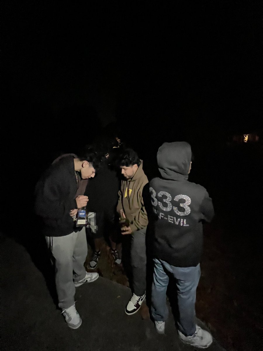 bound2nate's tweet photo. outside wit homies 🧟‍♂️ https://t.co/HlwGFLz6qM