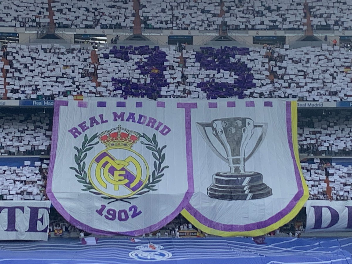 NorthFansRmcf's tweet photo. El #tifo de @GradaFansRMCF en #ElClasico
EL Estandarte del Campeón
#RmFans
#HalaMadrid https://t.co/A1vDOa1kZy