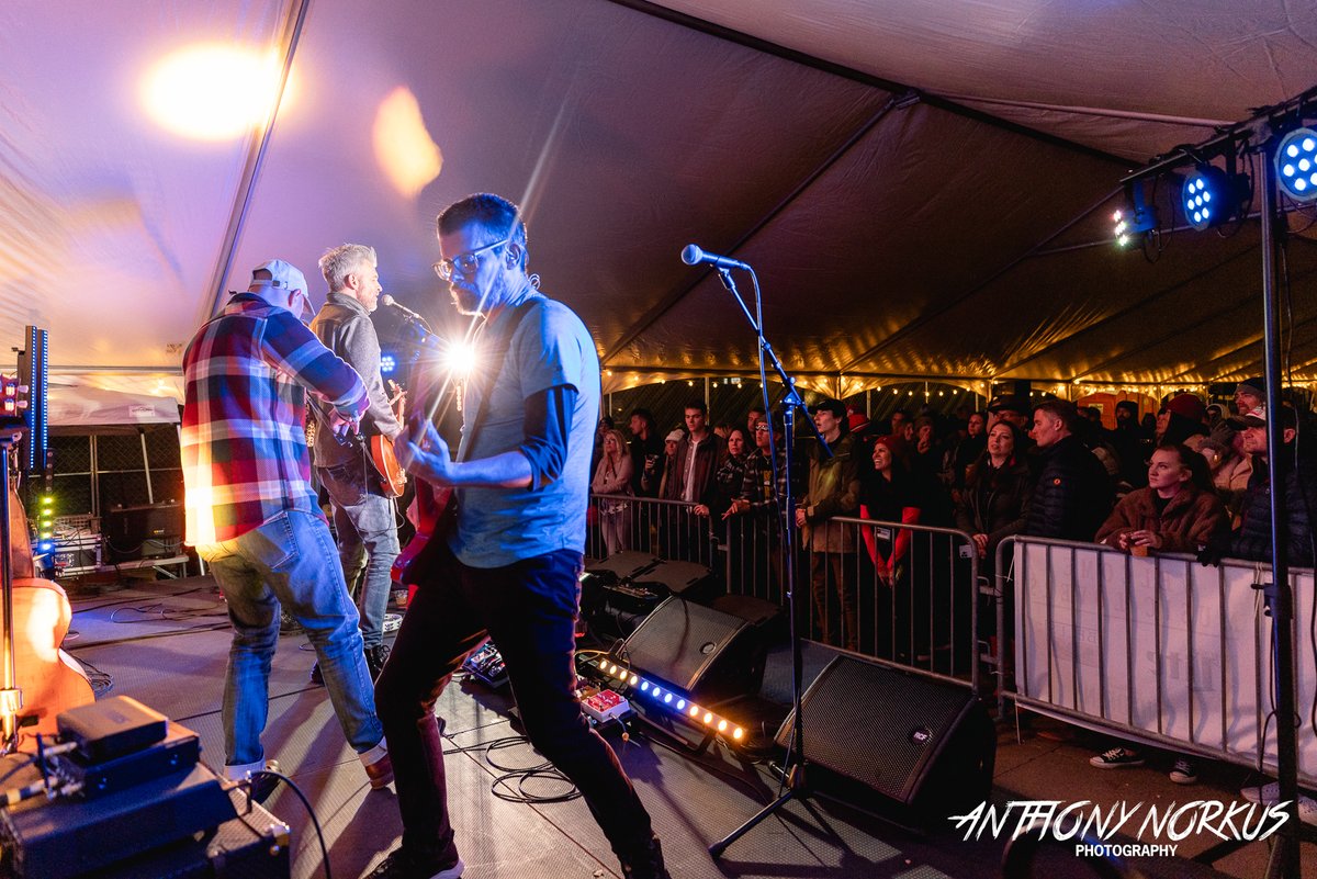 localspins's tweet image. The Verve Pipe closed 'October on Ottawa' fest in downtown GR with an alt-rock flourish, despite chilly temps and a modest turnout. Recap, photos, video at Local Spins, plus images from Joe Satriani @kazoostate
wp.me/p2aLby-13DD
#localspins @thevervepipe @Melophobixmusic