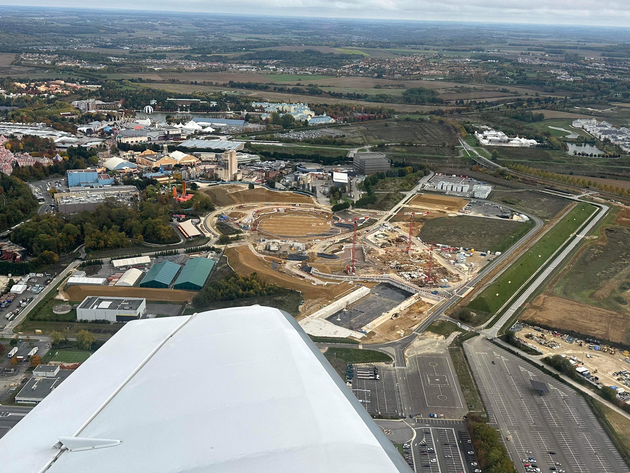 Disneyland Paris Works (DisneylandWorks) / Twitter