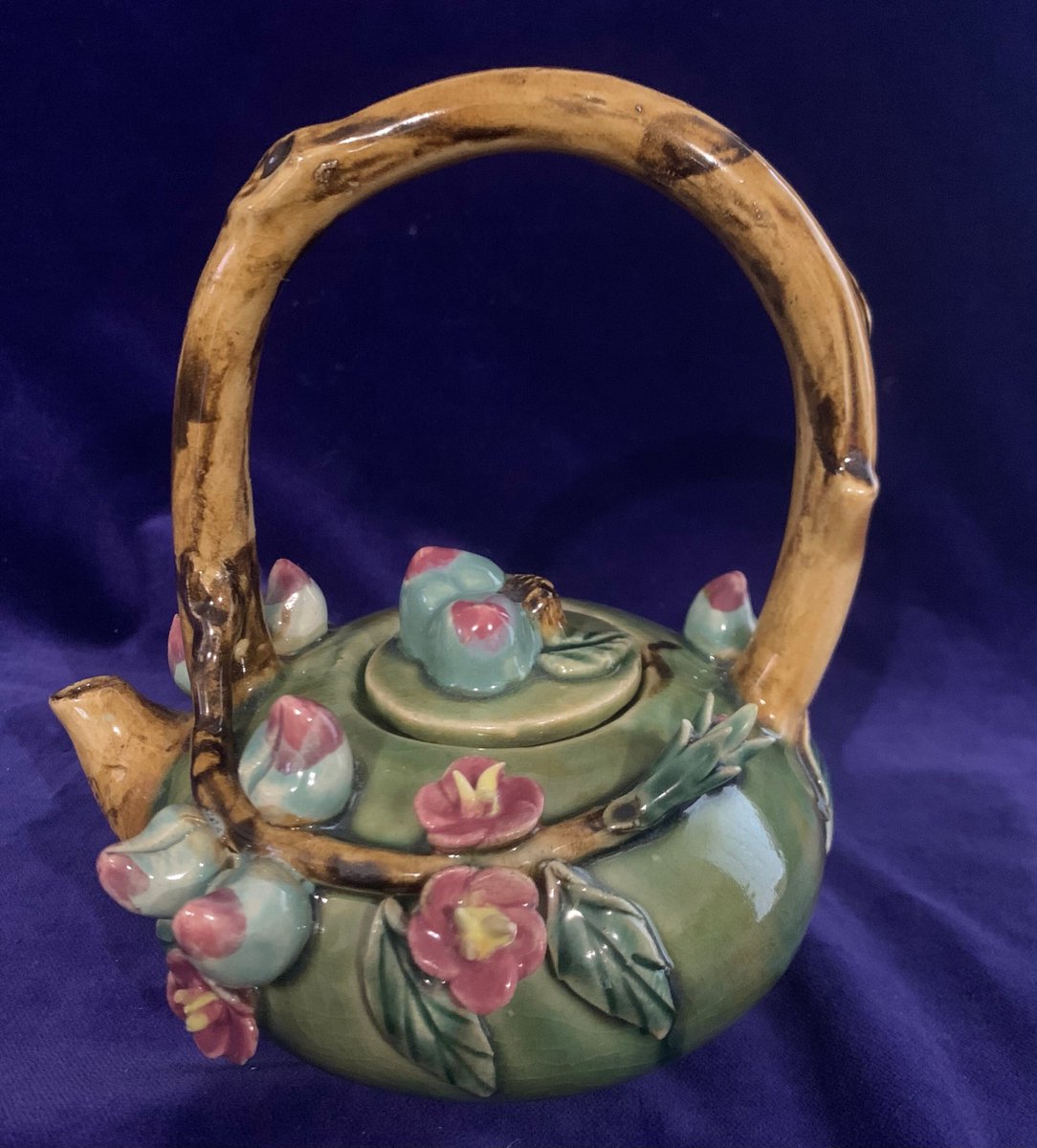 KeniGreenup's tweet photo. Excited to share the latest addition to my #etsy shop: Vintage Handcrafted Majolica style teapot https://t.co/TYeX4FTIKN #green #brown #teapot #decorativeteapot #whimsicalteapot #magicalteapot #handcraftedpottery #handcraftedteapot #majolicastyle https://t.co/FdH5O5vT8f