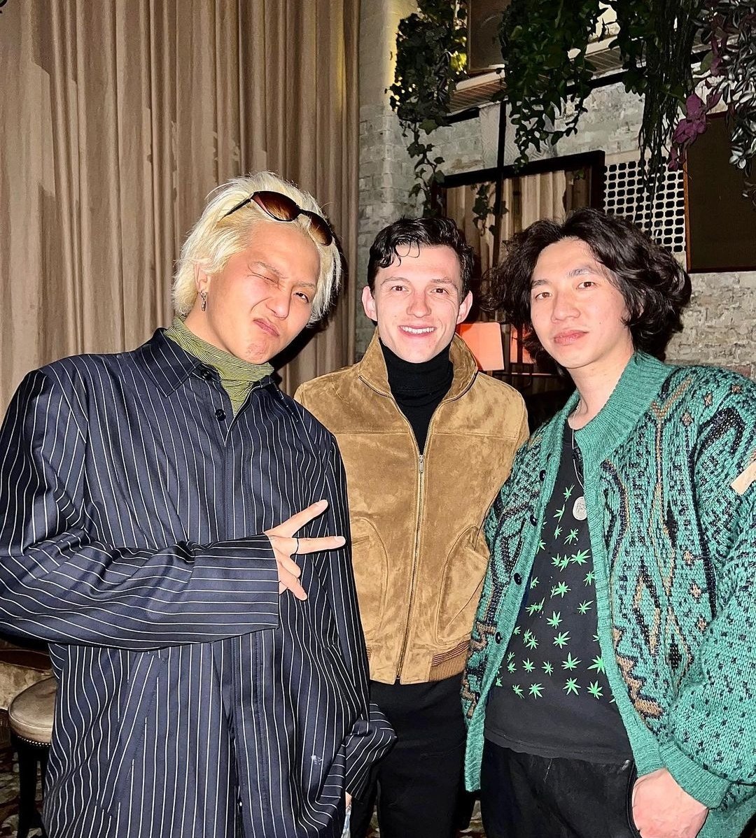 OnlyLookAtMino's tweet image. [‼️] Yoo Joohyung IG update with MINO and Tom Holland at Chiltern Firehouse ~♡

▶️ instagram.com/p/Cjx0P7Fj6Rf/…

#MINO #송민호 @official_mino_ #위너 #WINNER @yginnercircle