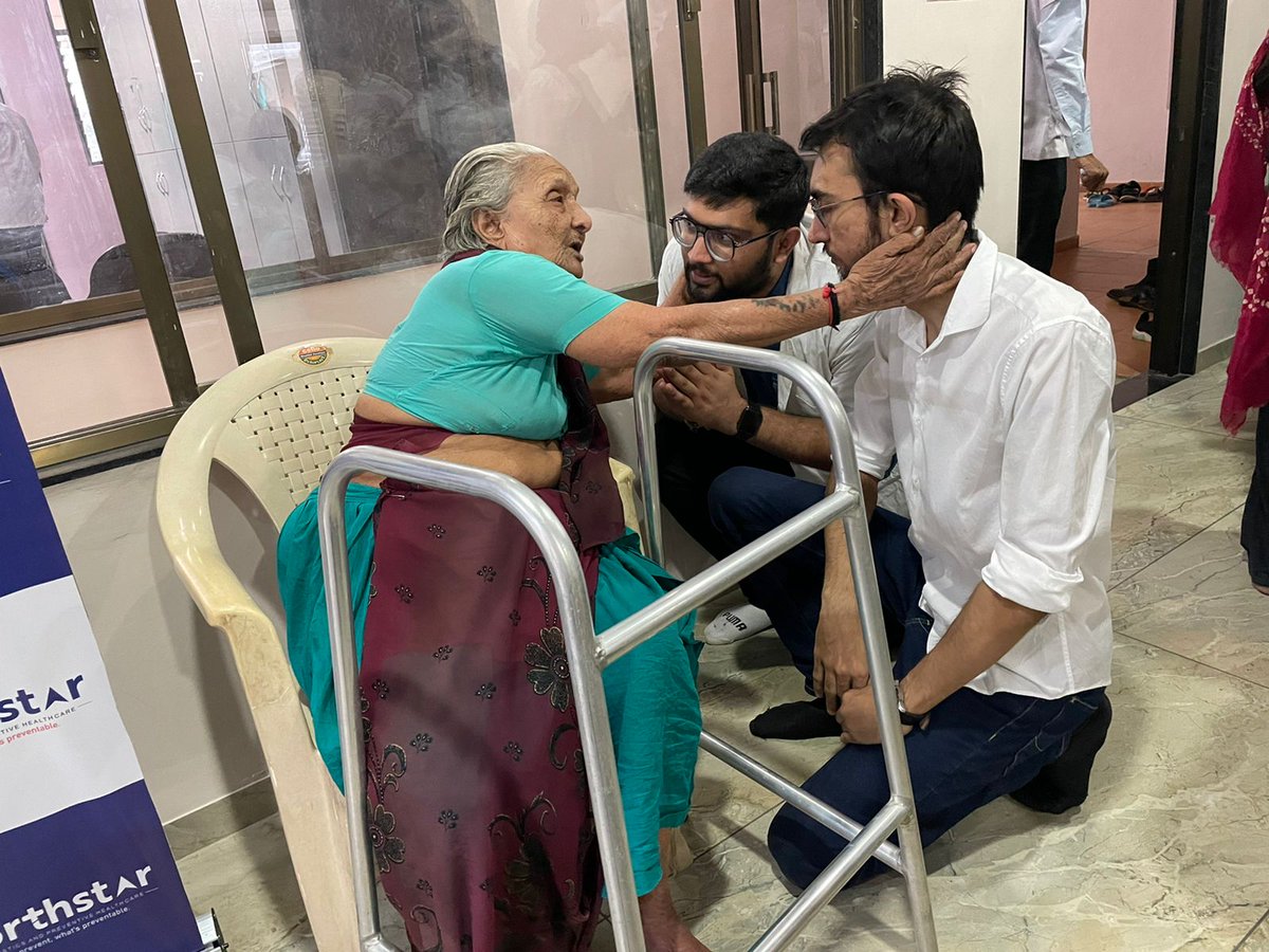 ABVPVoice's tweet photo. गुजरात प्रांत में @MeDeVisionOrg द्वारा जीवन संध्या वृद्धाश्रम, कर्णावती में निःशुल्क चिकित्सा शिविर का आयोजन किया गया जिसमें आश्रम में रहने वाले 150 से अधिक बुजुर्गों के स्वास्थ्य की जांच कर उन्हें दवाएं वितरित की गई।

#ABVPForSociety https://t.co/8TTky6PCEM