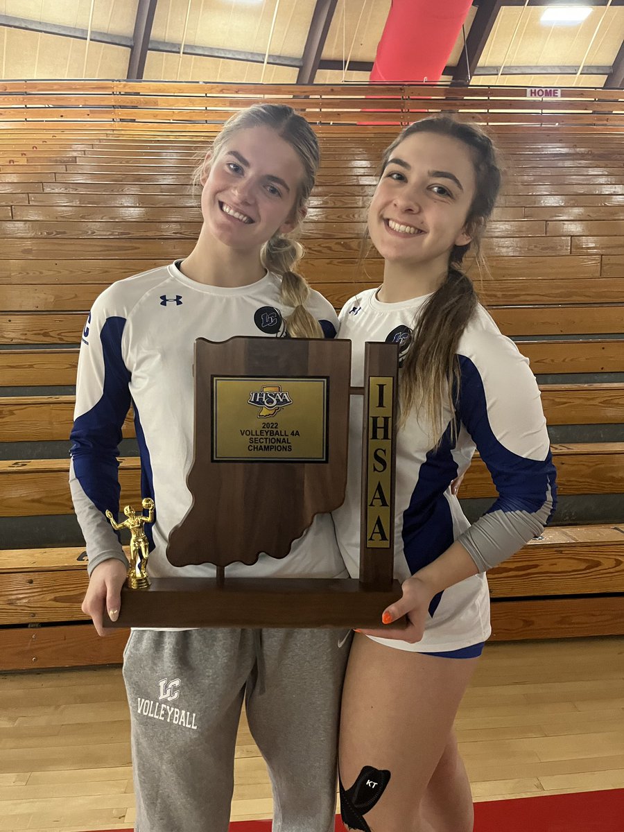 kaelanmurphy8's tweet photo. Sectional Champs. 🏐💙🏐 #RollTribe https://t.co/p1OoVIQNTn