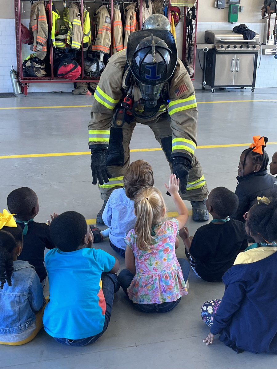 heardelementary's tweet photo. Stop, Drop, and Roll! Friday @heardelementary PreK students visited @PoolerFire to learn about fire safety. https://t.co/qXimjU6GCJ
