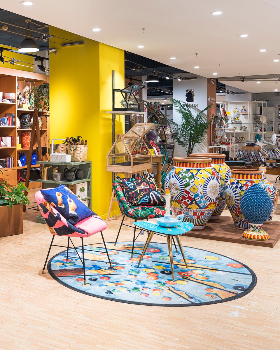 Rinascente's tweet photo. La migliore selezione delle #FWcollections dei brand del momento ti aspetta! Un assortimento di gran classe per mettere a punto un #totalook perfetto per affrontare l’autunno. Ti aspettiamo in #RinascenteCatania per scoprire questo e molto altro! https://t.co/OF2BTQzijS