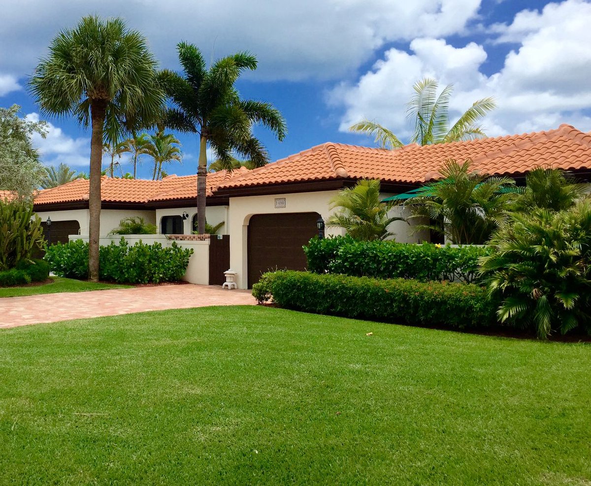 ParadiseSharks's tweet photo. Jupiter home prices stabilize as interest rates hit 20 year high

https://t.co/4hMX3wtVZ1

#jupiterhomeprices https://t.co/UuD5FBEtBL