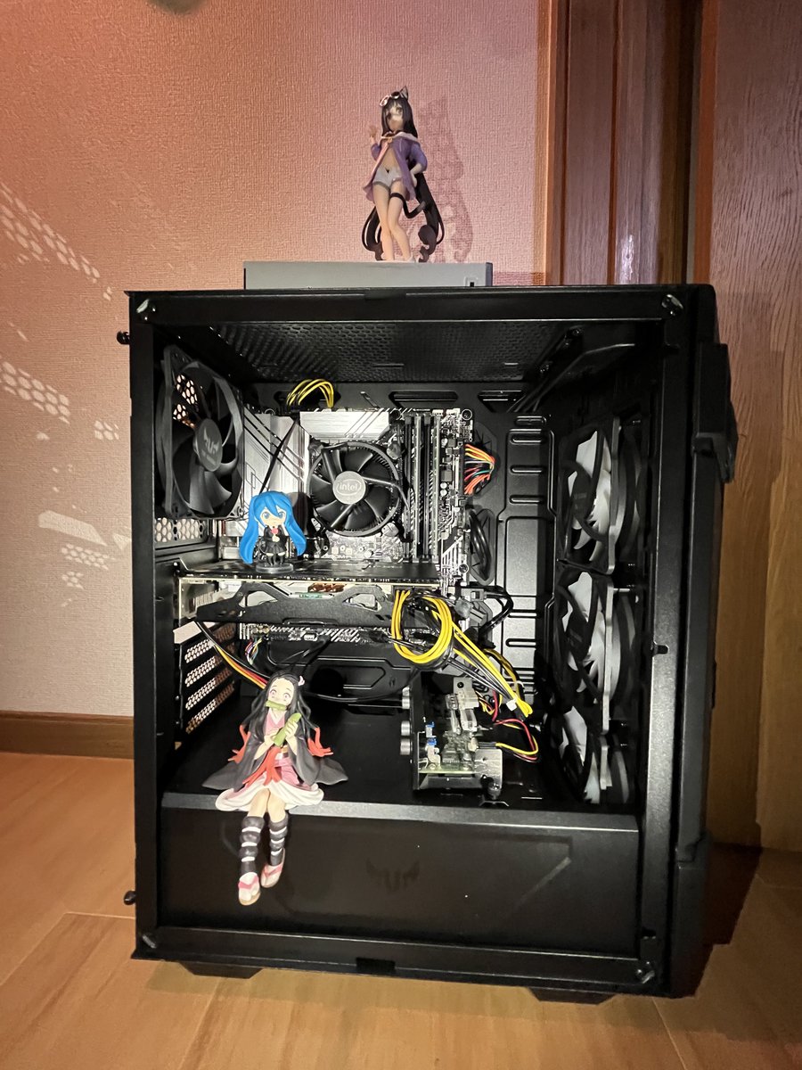 nyaya0130's tweet photo. 遂に買ってしまった・・・
#ASUS #TUF GT301
> TUF RGB Fan x3
> TUF Fan
メイン機
> #PowerColor #AMD #Radeon R9 380
> #SystemTechnology Fan controller
IN WIN 他作PC
> ASUS Z590M-PLUS
> #Intel i5 11400
> #Crucial DDR4-2666 8G x2
> Crucial SSD 275G
> #玄人志向 750W
> #Pioneer BD XL https://t.co/njFrZjTJWV