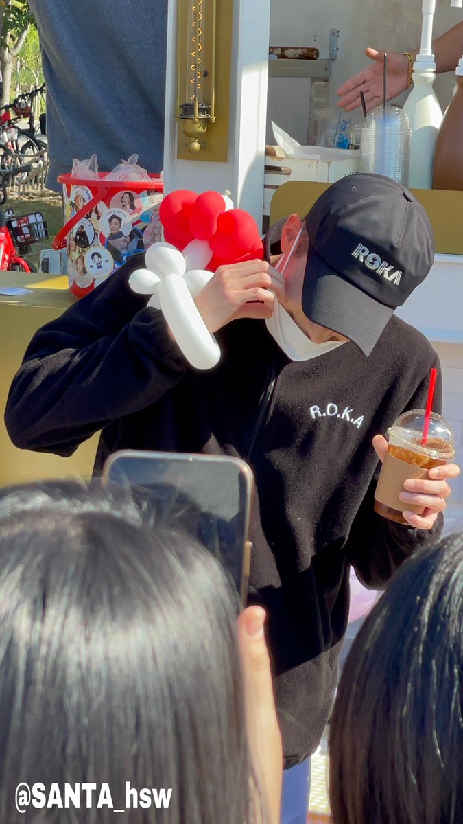 SANTA_hsw's tweet photo. 221015 서울함 페스티벌

여전히 예쁜 섬섬옥수🫶🏻
그리고 슬쩍 보이는 비행기웃음💜

#한승우 #승우 #HANSEUNGWOO #SEUNGWOO https://t.co/VqVPfvxJCF