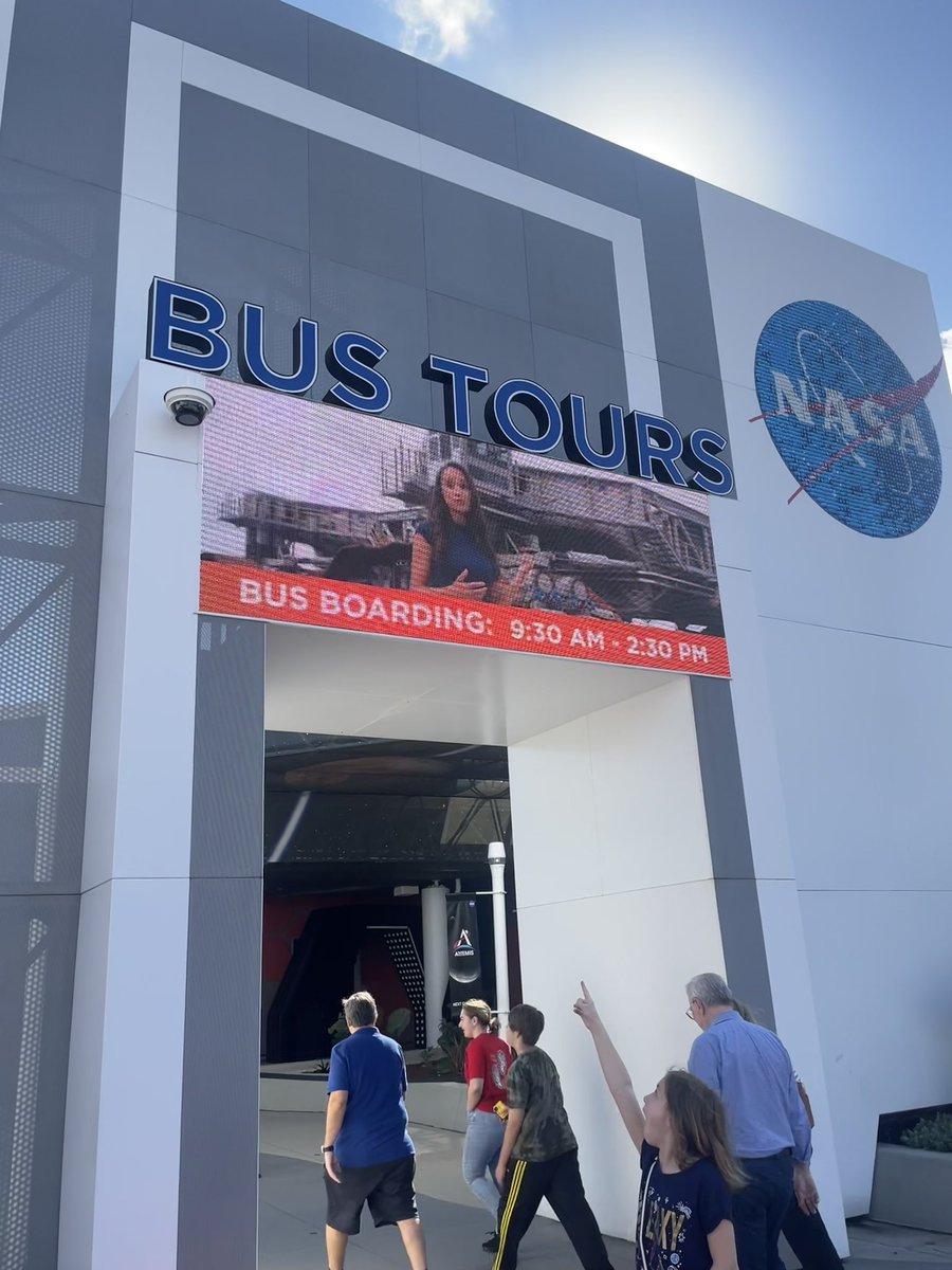 @TheSpaceGal Maddy’s 1st visit to @NASAKennedy and all of a sudden she says…”hey…there’s Emily! Wonder if the special birthday video she did for me was from here?” #FutureAstronaut