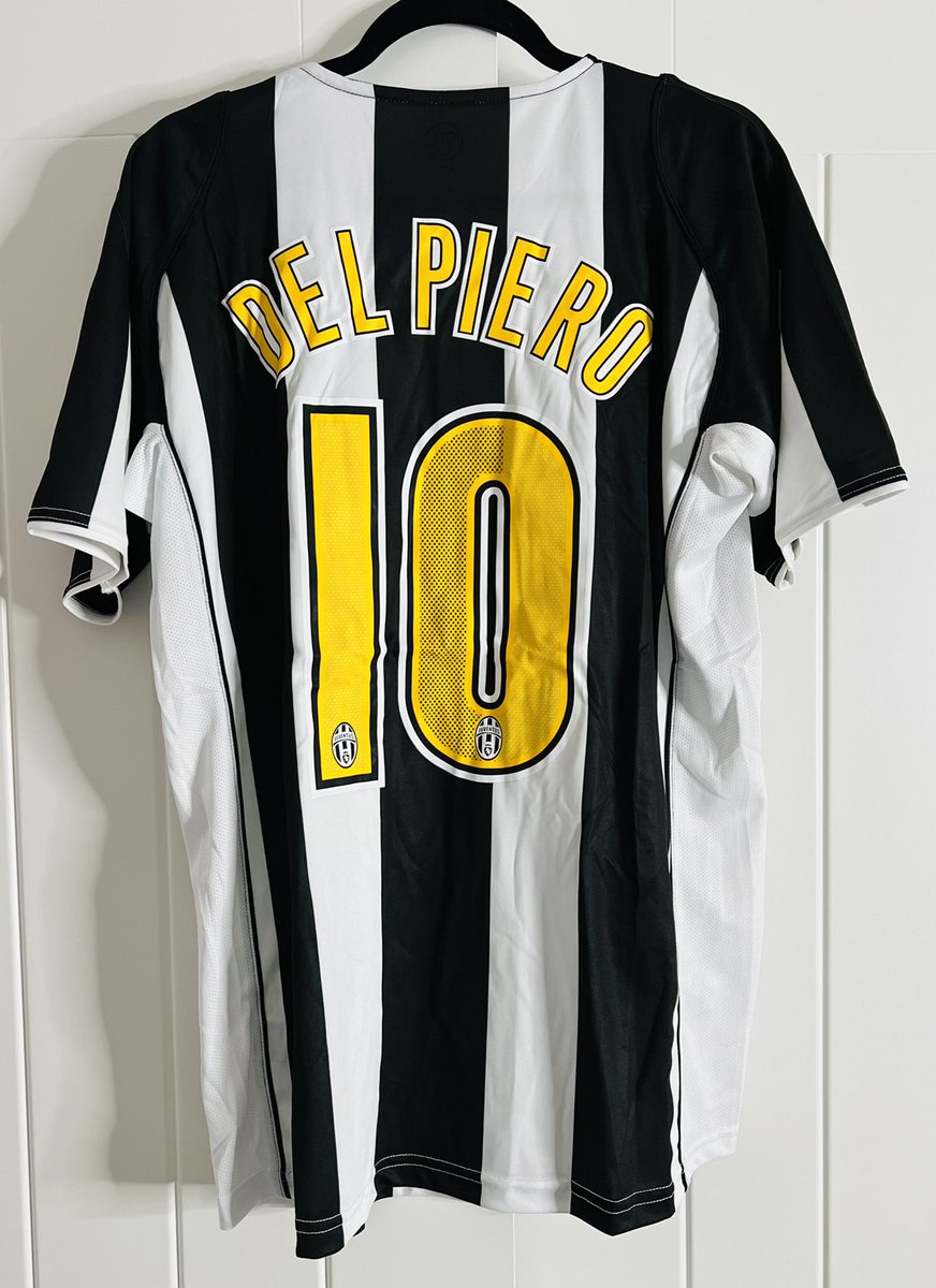 🚨🏳️🏴GIVEAWAY 🏳️🏴🚨

Our next giveaway is here and it’s a beauty 👌🏻

All you have to do to enter is:

✅ Follow @AllJuveCast &amp; <a href="/juve_canal/">Juve Canal</a> 
✅ Subscribe to All JuveCast on YouTube!
✅ Like &amp; RT Post Tag 1 Friend

Draw will be October 29th! Good Luck