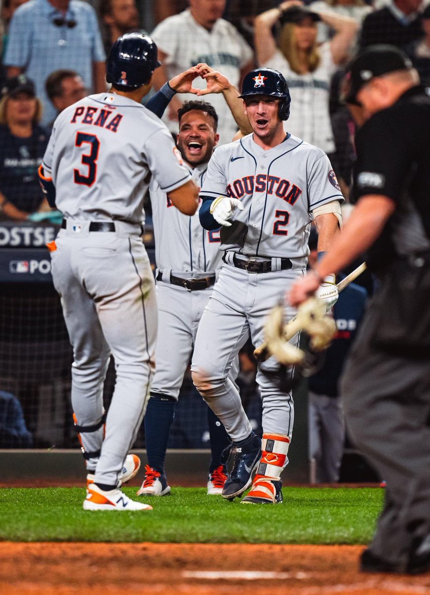 lkald19's tweet photo. Love this picโฆ.is Altuve trying to give him a ๐ซถ๐ป?? ๐๐ https://t.co/GImOcslYNa