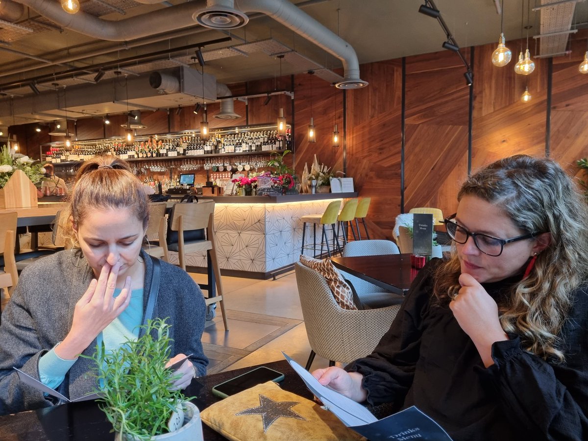 jenniseex's tweet photo. Choosing #Cocktails takes a lot of thought #SundayDrinking #MumClub https://t.co/aUT8v0vgag