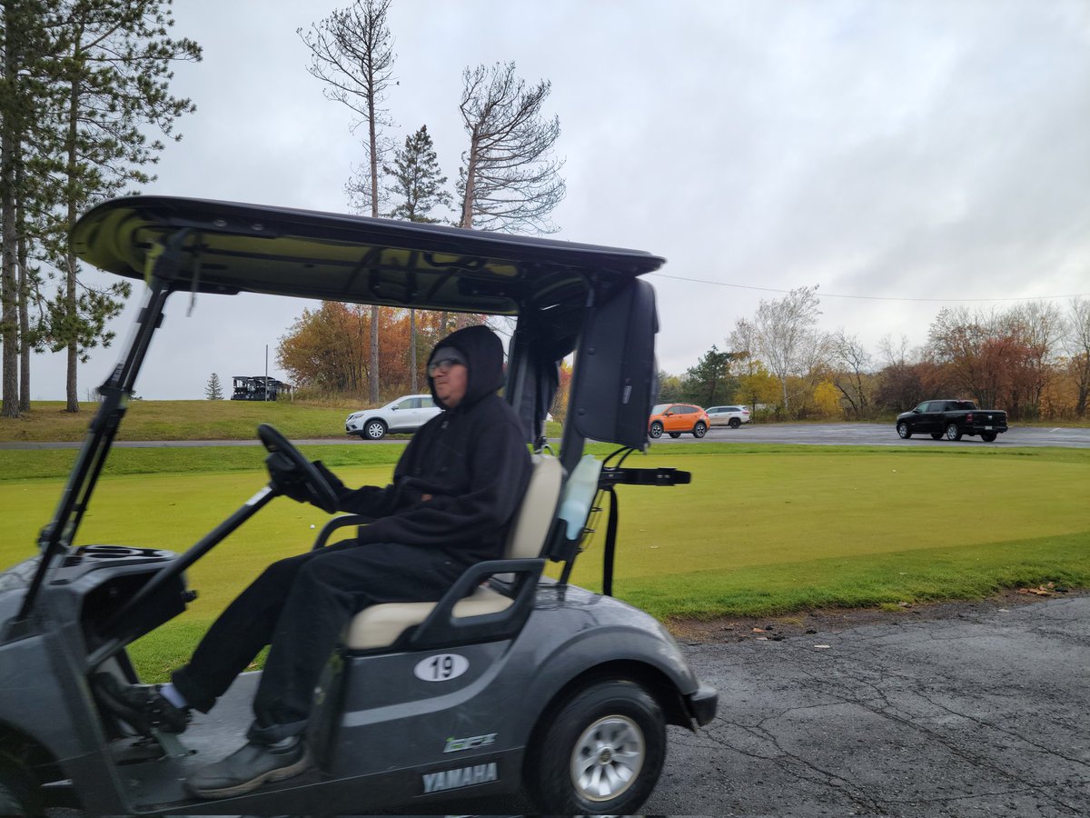 28CJohnson's tweet photo. #picaday160 cart traffic picks up..still brrr, open for business, kitchen 11 to 5, go Vikes! #Isaacrolling https://t.co/68xfynYUOu