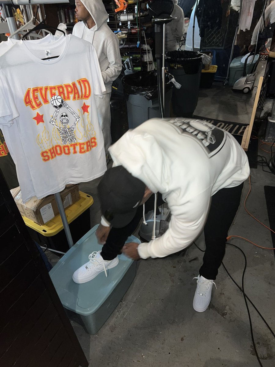 ZmoneyWorld's tweet photo. Nnnyyeeaahhh!! Itโs Official My Merch Line Will Be Launching 10/21/22 On https://t.co/hk1UeOfkZS For Purchase!! #4EVERPAID https://t.co/xnmBu2DhwL