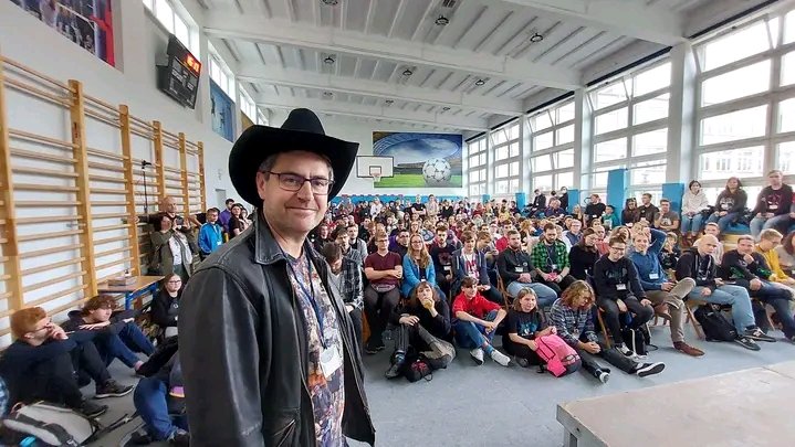 JJKubala's tweet photo. Reksiocon 2022

Pierwszy w historii Zlot fanów Przygód Reksia

Jedno z najpiękniejszych przeżyć w moim życiu. Bardzo wszystkim Małym Graczom dziękuję. 🥹

#Reksiocon #Rekciocon2022 #BringReksioBack https://t.co/xFARzipS3V
