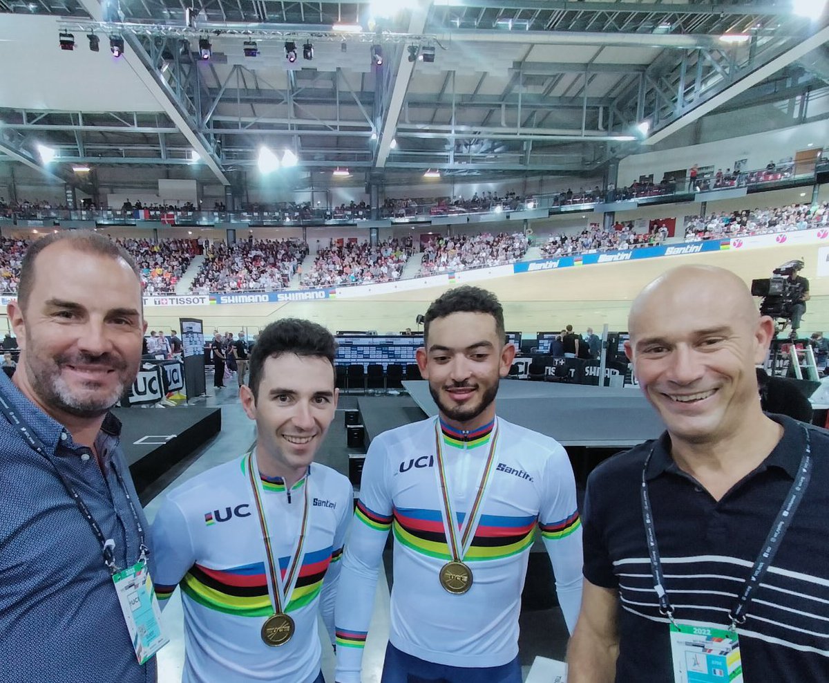J_Neuville's tweet photo. 20 ans après avec mon @Franckperque ! Donovan Grondin et @Ben__Thomas_ quelle belle équipe d’Américaine, Champion du Monde en costaud, vraiment impressionnant ! #sqy2022 #lesRP https://t.co/vOOTUM346J