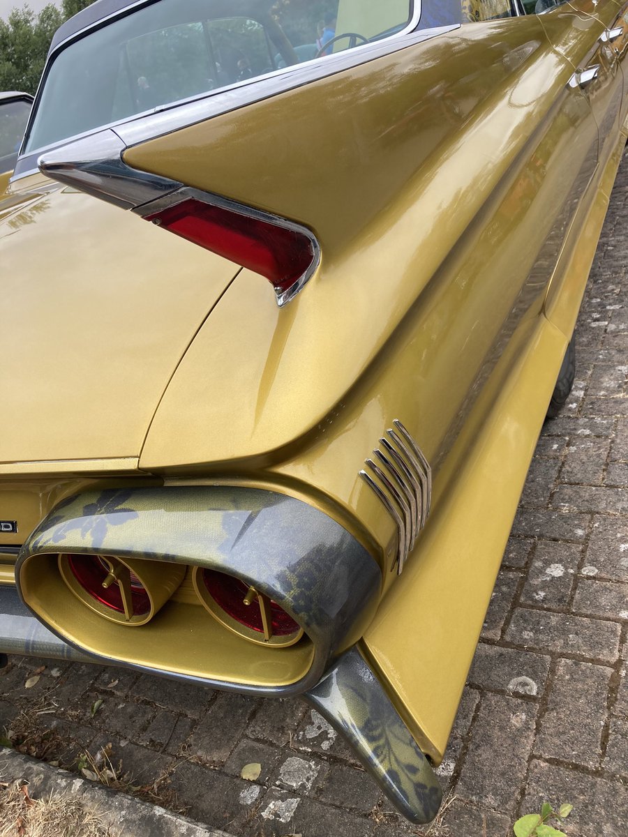 classiccarguru1's tweet photo. Today’s random in the wild car park spot #OldSkool #CustomCaddy https://t.co/zjouHOjVoz