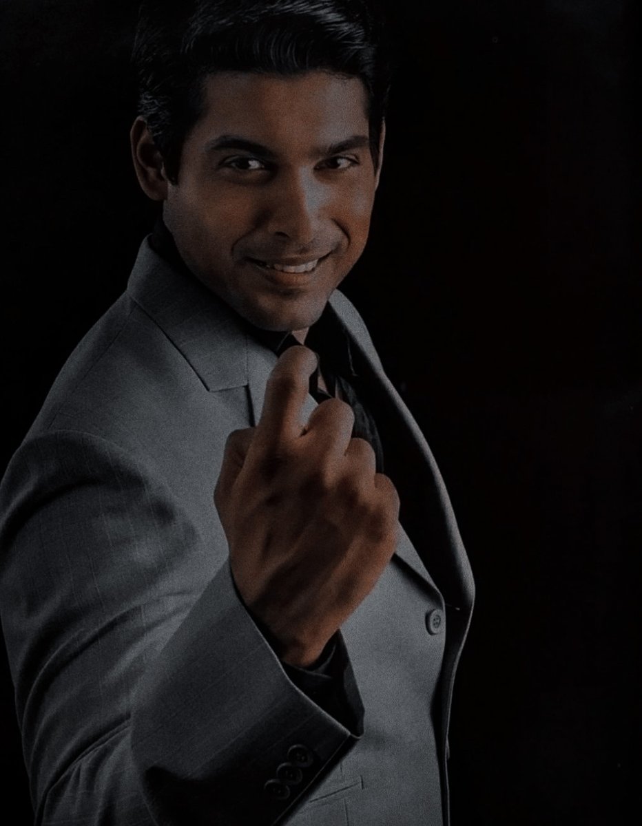 Knock knock 🚪👀
.
.
#SidharthShukla//<a href="/sidharth_shukla/">Sidharth Shukla</a>