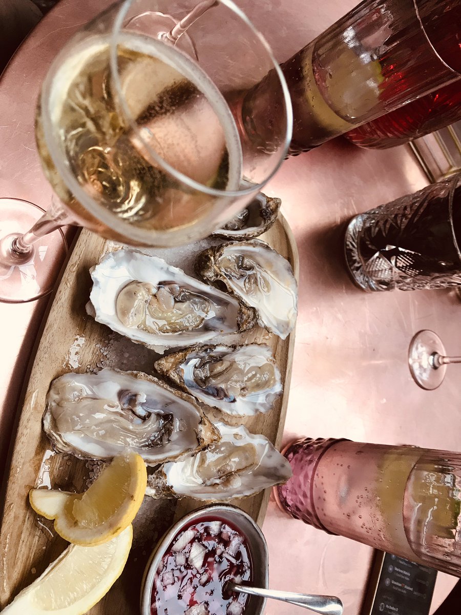 WildeOrchidee2's tweet photo. Het is nog niet te laat om een oestertje of een drankje te sponsoren voor @LadyEveBlueNL en mij... 🍾🥂 https://t.co/v1sBdgD8IA