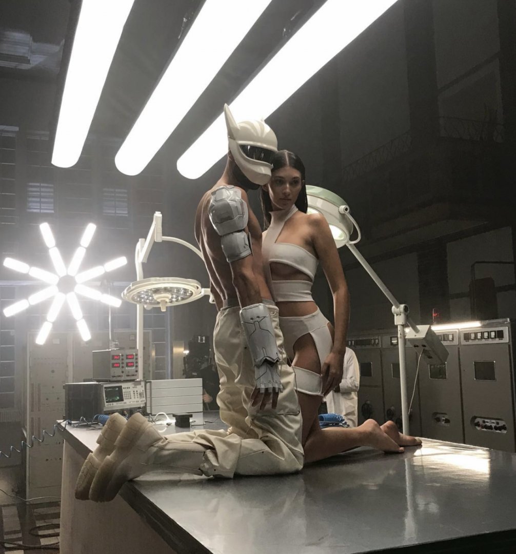 en_cybermachine's tweet photo. Cyber Fashion by lauramargesin
#cyberfashion #cyberpunk #techwearfits #cyberwear #кибермода #cyberpunkart #cyberlook #cyberpunkfashion #киберпанк #tech_wear https://t.co/SW9fs8CLS6