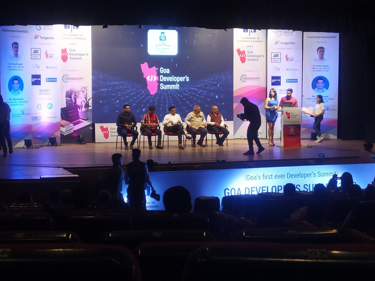 shadz_twts's tweet photo. Attended 1st  ever #GoaDevelopersSummit organised by GCCI. Had a great experience, got to meet-up with the amazing folks in tech.
Topics such as #Blockchain , #ArtificialIntelligence/#MachineLearning, #CloudComputing,
#web3-tokenization, Low Code were explained really well. https://t.co/wChnjRllWo