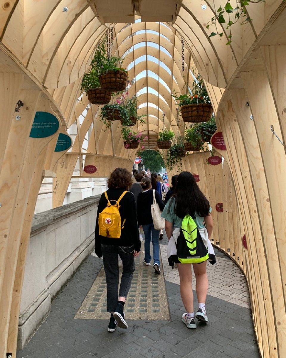 OxbridgeByWS's tweet photo. "The greatest scientists are artists as well." 🎨 🌱
-Albert Einstein

📸 Oxford Prep Experience, 2021 🇬🇧 https://t.co/QfrSy7YCMt