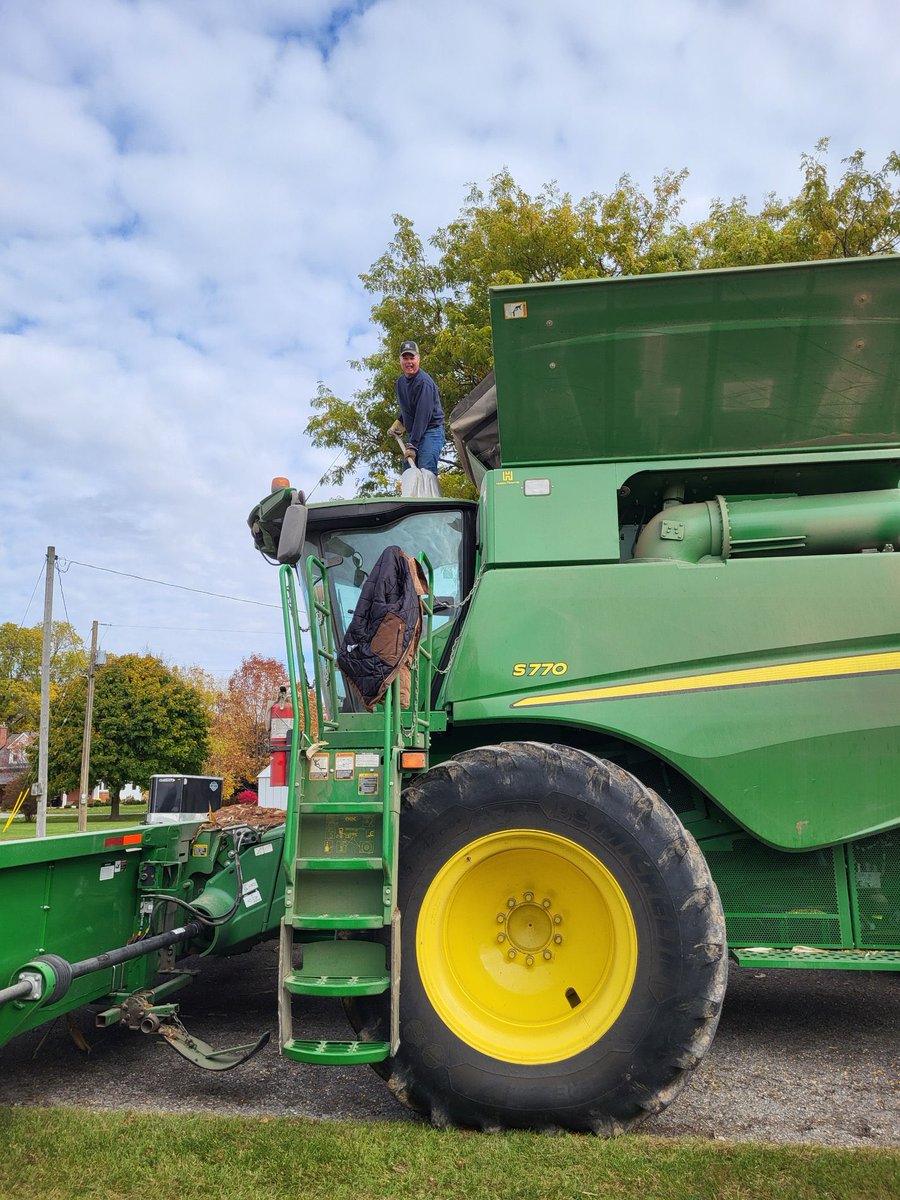 Day 2 - caught red handed 🤣 it’s corn! #ontag #harvest22 #ithasthejuice