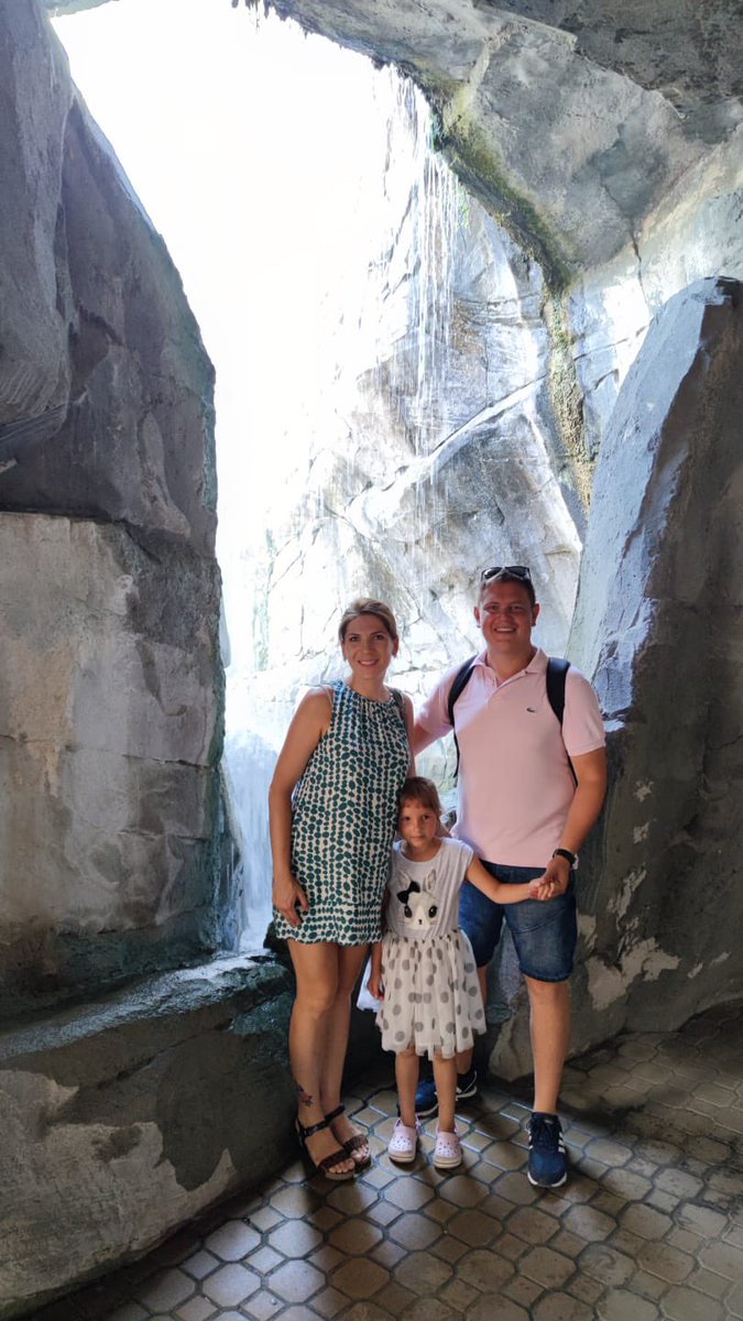 *PLEA FOR HELP*

This is Oleksandr and his family. They have just arrived in the UK having fled war torn Ukraine. Ena, his wife, is just about to give birth to their second child and they have a little girl who is 8…(1) 

#jobforoleksandr #WarInUkraine #UkraineCrisis