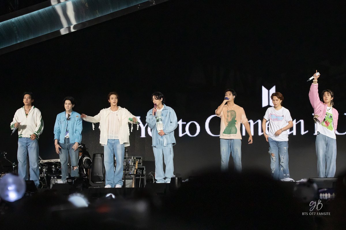 geobyeol's tweet photo. 221015 yat to come in busan

왜인지 모르게 이번에는 단체사진을 많이 담아보려고 노력했어요. 반짝 반짝 빛나는 일곱명의 색을 열심히 담아보려고 노력했으니 이쁘게 봐주세요 💜💜

#BTS #단체 #RM #JIN #SUGA #JHOPE #JIMIN #V #JUNGKOOK @BTS_twt https://t.co/9k42yK3YcN