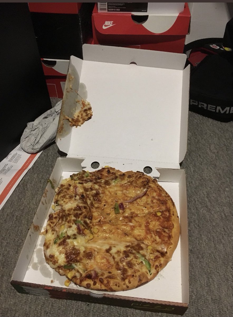 BetacodesCod's tweet photo. Been waiting 18hrs for a reply. Can you dm me. @JustEatUK https://t.co/eE6R0xdwOO