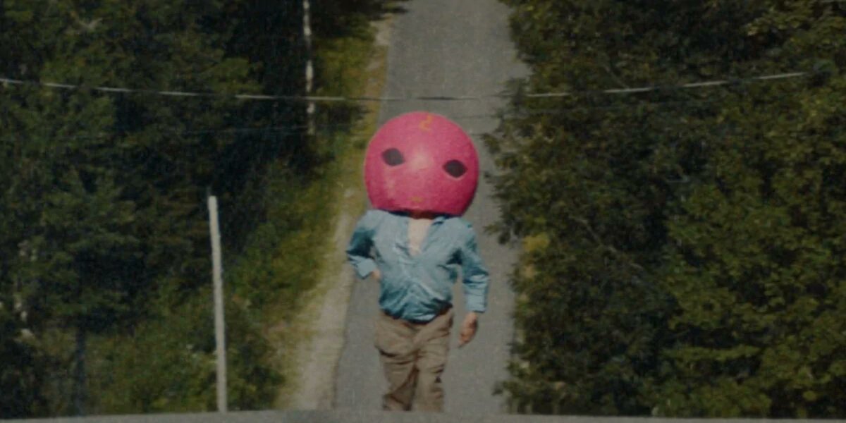 Nexus1O1's tweet image. #UnidentifiedObjects de Juan Felipe Zuleta #Sitges2022
Atrapado en esta Road Movie donde sus maravillosos personajes van en busqueda de una abducción alinigena redentora montados en el mejor Ovni Rosa visto en esta galaxia. Tremenda sorpresa
@JuanFZuleta @UO_Film