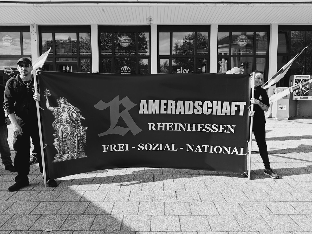 RKameradschaft's tweet photo. Redebeiträge wurden gehalten von : C.Worch (DIE RECHTE ) und H. Niemann (DIE RECHTE), F.Grabowski (Ks Rheinhessen) und S. Heuschen(Ks Rheinhessen)
Wir bedanken uns bei allen TN, und freuen uns schon auf die Tour der Gerechtigkeit 2023.

Wir sehen uns auf der Straße!
#az0810 https://t.co/AcD8i8JYYE