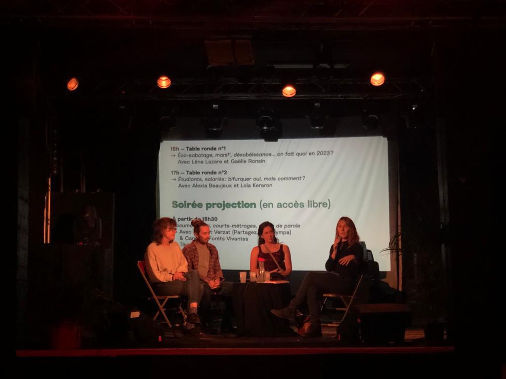 Dernière table ronde de la journée : Étudiants, salariés : bifurquer oui, mais comment ? 💥
Avec Lola Keraron et Alexia Beaujeux et Maxime Verdin #FestivalSocialter