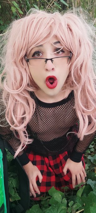 1 pic. Jejej, ando hambrienta. quien me da un buen bocata de polla? ??
8====D???

#Femboy #sissy #cosplay