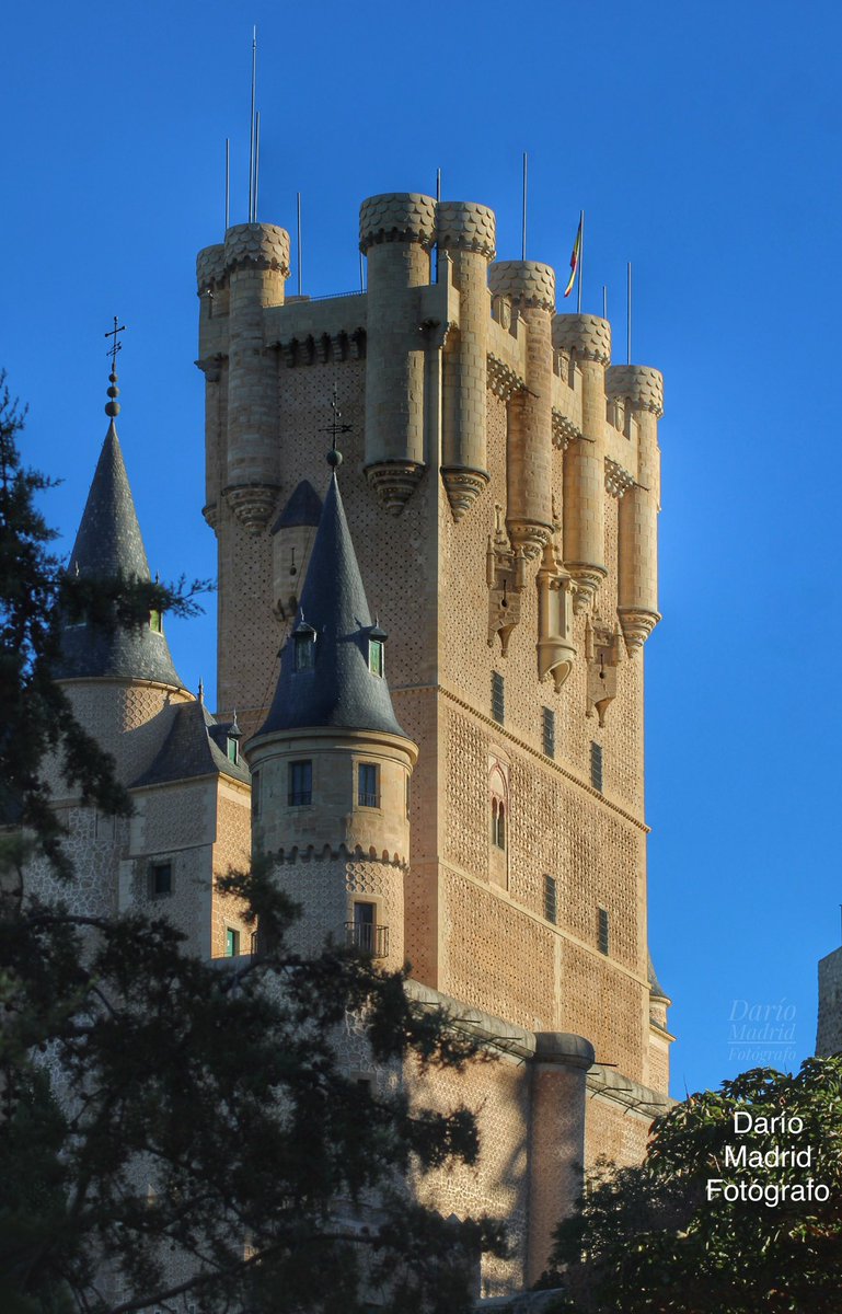 Dario_Madrid_F's tweet photo. Torre de Juan II del Alcázar de #Segovia #Castilla #España 🇪🇸❌ https://t.co/IDehlcvUr0