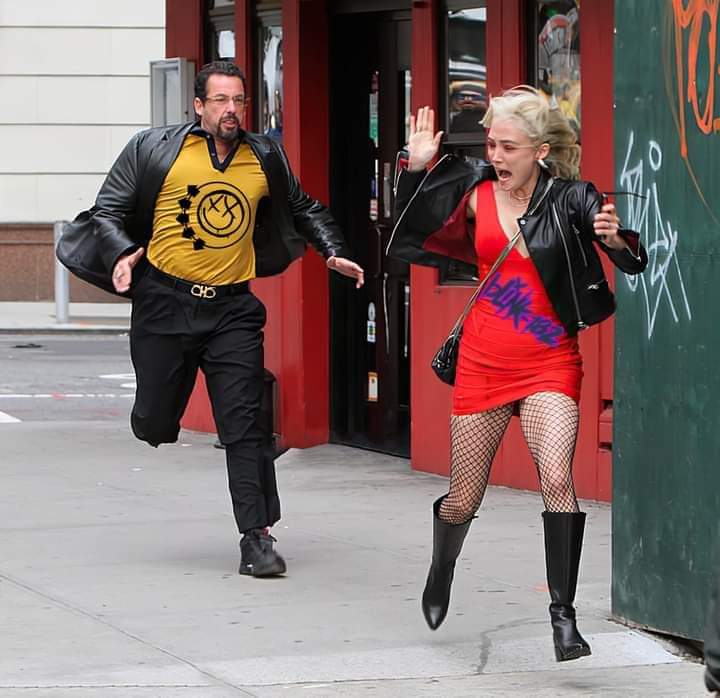 *Los chavorucos atacando a los nuevos fans*  <a href="/spoiled182/">Jonyk</a> 😂🤣😅

- Hey, heyyy!...  A ver a ver, dígame sólo 3 canciones de <a href="/blink182/">blink-182</a>  y le creo.
#Blink182 #blink182isback