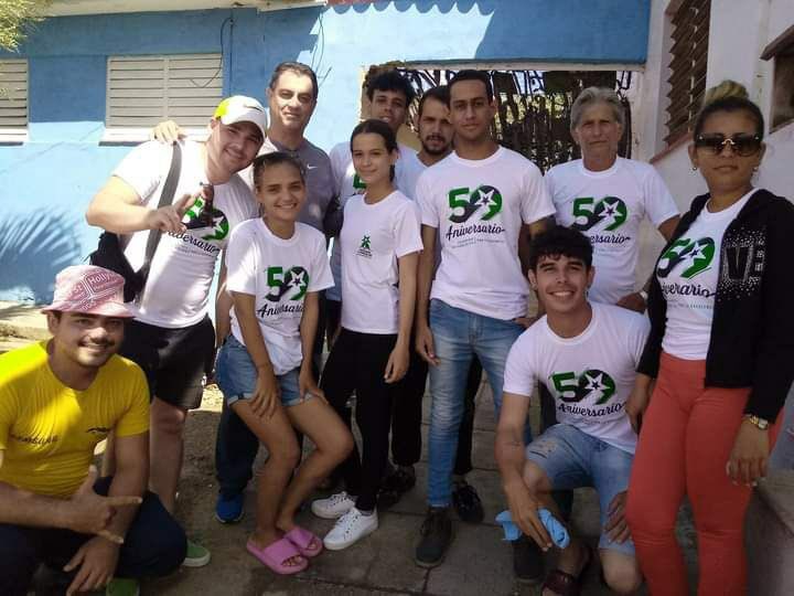 La Guerrilla FEU-UPR en San Luis #PinardelRio 🍃 . Esta tropa realizó más de mil Fichas 📄 Técnicas Sobre Daños de la Vivienda 🏚️ en este territorio. Tarea titánica 😊✊!! Felicidades🎉🎊 a estos profesores y estudiantes! 
#Cuba #OrgulloUPR #FEUCuba